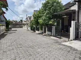 Rumah dalam perumahan taman siswa kodya strategis