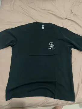 Promo bundling kaos Uniqlo UT starwars, kaws dan Moma size XL