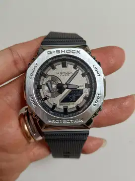 Casio g-shock GM2100 1ADR original bekas bagus normal semua siap pakai