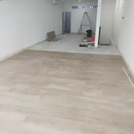 Jasa pasang lantai vinyl,SPC laminet deking, plafon, wallpaper dll