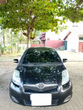 Toyota Yaris J 2010 M/T Hitam Pemakaian Pribadi