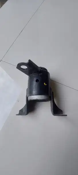 Engine mounting ford fiesta 1.5S