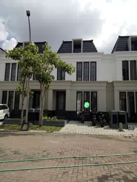 Disewakan Rumah Dian Istana Taman Ratu Wiyung Dekat Pakuwon Mall