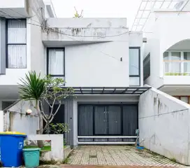 Rumah Villa Mewah Plus Kolam Renang Dekat UPI Setiabudi di Perumahan