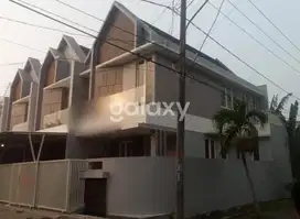 JUAL RUMAH MANYAR TIRTOYOSO NEW MEWAH