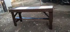 Meja kayu panjang
