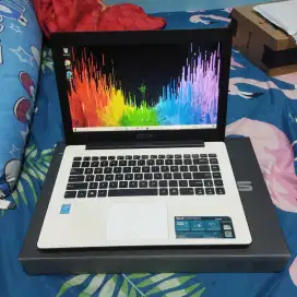 Laptop Slim Asus quadcore 8GB RAM Batre awet