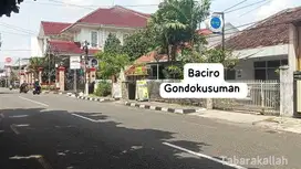 Rumah pinggir jalan raya baciro sangat istimewa dan strategis