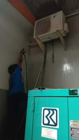 Jasa servis AC kulkas frezer showcase mesin cuci dan bongkar pasang AC