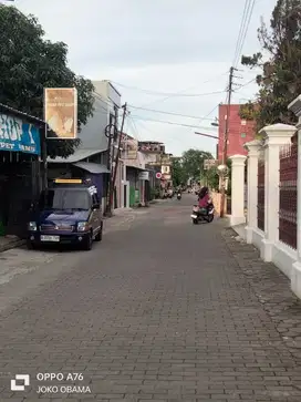 Tanah istimewa dan strategis seturan jalan kaki ke kampus UPN