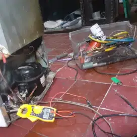 Jasa servis AC kulkas frezer showcase mesin cuci dan bongkar pasang AC