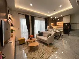 Selangkah ke Pasar 8, Rumah Cluster Agra di Suvarna Sutera Tangerang