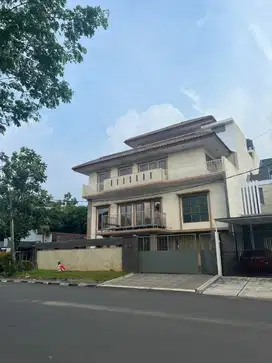 Rumah siap huni semifurnis hadap utara nego di Villa Meruya jakbar