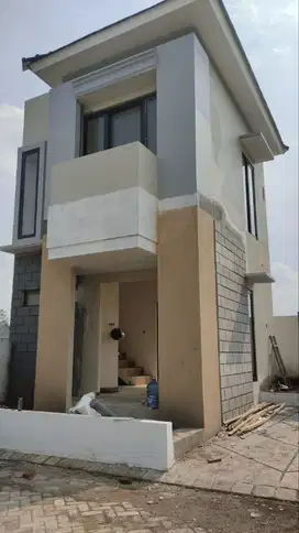 RUMAH MEWAH 2 LANTAI  SUKUN KOTA MALANG