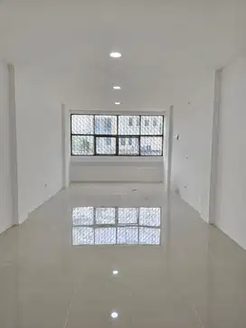 Ruko strategis siap pakai untuk usaha