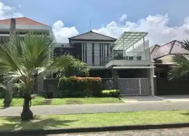 Rumah mewah kolam renang boulevard araya golf malang
