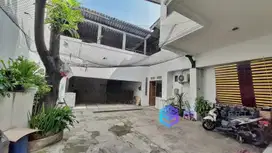 RUMAH LAMA WIJAYA 1 DEKAT PASAR SANTA COCOK UNTUK KANTOR / RESTO