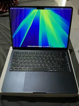Macbook air retina 2024 M2 CHIP black 8/256gb fullset resmi inter TA/A