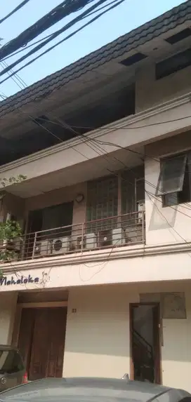 Mini building untuk disewakan lokasi sangat strategis @ Jl Pejompongan