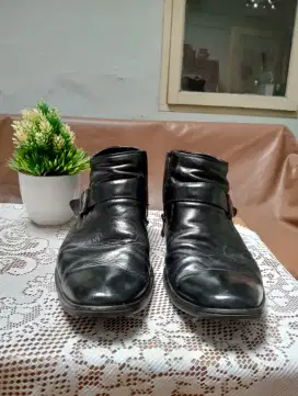 Jual 2 pasang sepatu booth kulit