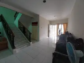 DIJUAL RUMAH DI CLUSTER TENGAH KOTA WISATA, DEKAT MAL