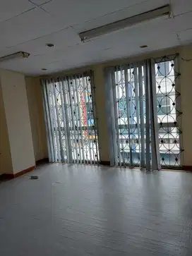 Ruko 3 lantai di Jual di Sewa di Cempaka Mas, Jakarta Pusat