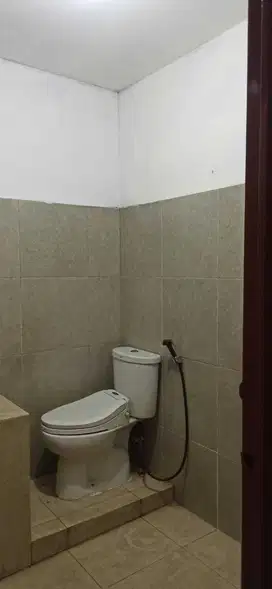 Rumah 2 Lantai di Sewakan di Pulo Gebang Cakung, permai