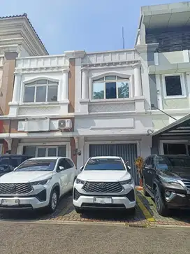 Ruko Golden Madrid 1 siap pakai, rapih, bagus 2½ lantai lokasi ramai