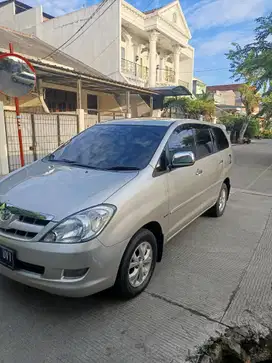 Toyota Kijang Innova 2005 Bensin