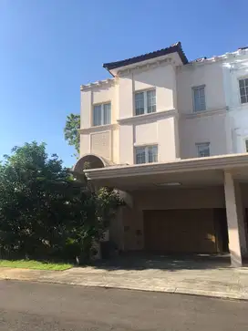 Rumah Mewah dengan Lingkungan Asri di jalan Pettarani Makassar