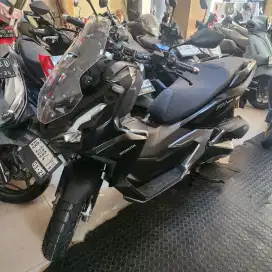 Adv 160 cbs hitam glosy 2023 gbm