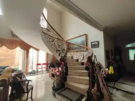 Rumah lokasi premium di Mega Kuningan