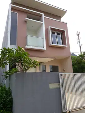 Rumah 2 Lantai Baru SHM di Arcamanik