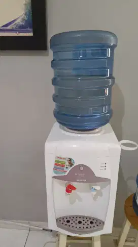 Dispenser galon atas merk Sanken