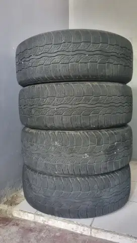 dijual Ban bekas BRIDGESTONE DUELER
235/60 R16