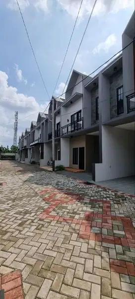 Rumah 2 lantai scandinavian siap huni nempel Tol Cijago (Cisalak)