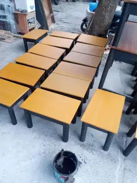 Meja lesehan kecil serbaguna