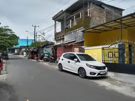 Rumah bisa buat usaha pinggir jalan dkt kampus UNM UNISMUH Alauddin