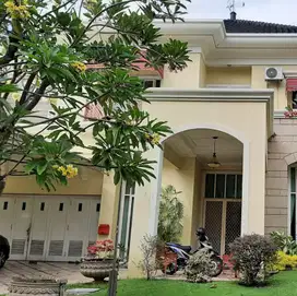 Murah 2 Lantai Full Furnish di Laguna Regency Pakuwon City