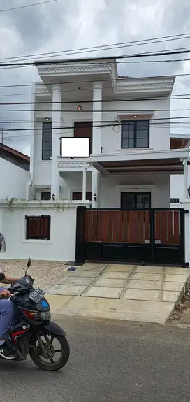 Dijual Rumah Baru + Kolam Renang Komplek di Sentul Selatan