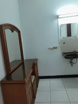 sewa rumah asri di tengah kota
