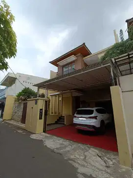 Dijual cepat rumah di Kemang Jakarta Selatan