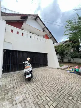 Disewakan rumah di pejaten cocok untuk kantor