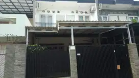 Rumah 2 lantai siap huni di kejaksaan kreo dekat joglo