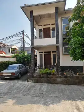 RUMAH TOWNHOUSE DI CIPAYUNG, JAKARTA TIMUR