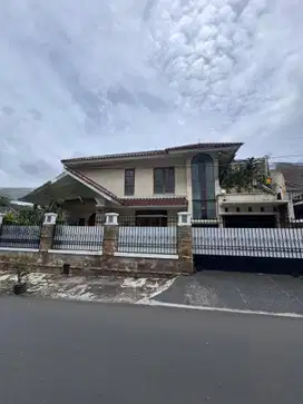 Rumah Mewah Posisi Hoek di Perumahan Malabar Setiabudi Jakarta Selatan