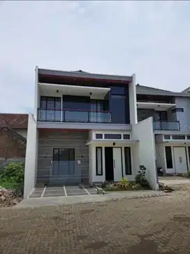 rumah cantik 2 lt di sulfat moderen dan siap huni carport 2 mobil