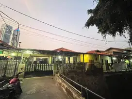 Dijual Rumah Tua Hitung Tanah Daerah Strategis