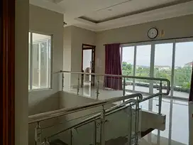 Dijual Rumah Mewah Tingkat 2 Lantai Siap Pakai Di Perum Graha Padma