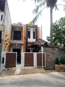 Rumah tiidak Banjir Pinggir Jalan Raya  Mustika Jaya Bekasi